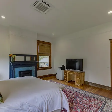 Oak Hall Mansion And Boutique Hotel-3